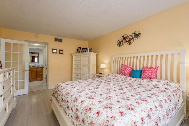 19029 US HIGHWAY 19 N 6-7, Clearwater, FL 33764