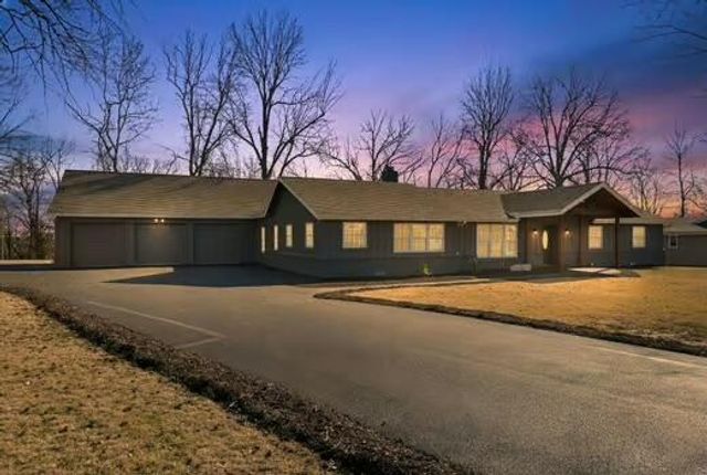 6308 S Glenridge Drive, Springfield, MO 65804