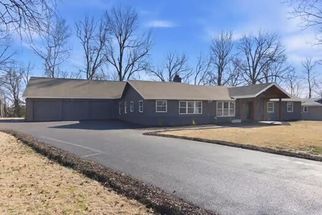 6308 S Glenridge Drive, Springfield, MO 65804