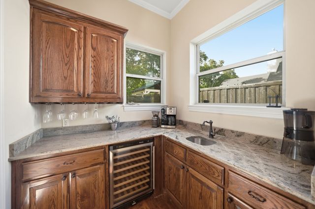 4229 Bluffview Boulevard, Dallas, TX 75209