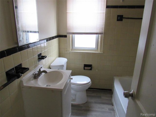 15858 Curtis Street, Detroit, MI 48235