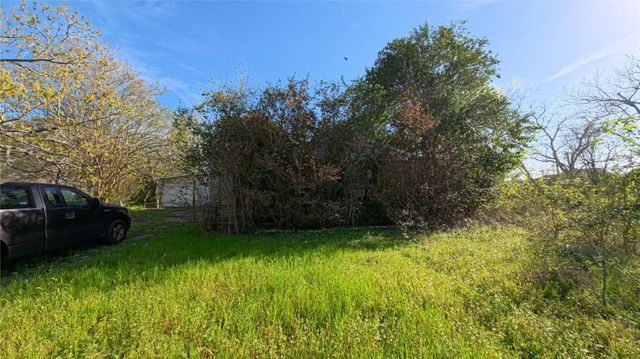 505 Koym Street, East Bernard, TX 77435