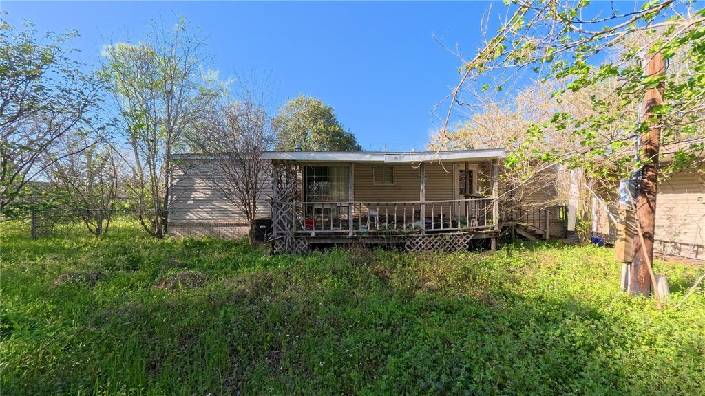 505 Koym Street, East Bernard, TX 77435