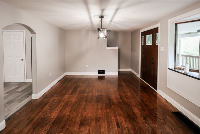 989 Blackhawk Rd, Beaver Falls, PA 15010