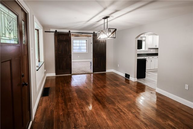 989 Blackhawk Rd, Beaver Falls, PA 15010