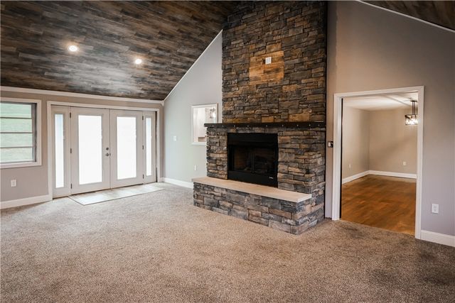 989 Blackhawk Rd, Beaver Falls, PA 15010