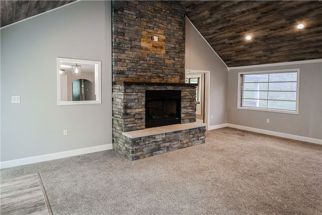 989 Blackhawk Rd, Beaver Falls, PA 15010