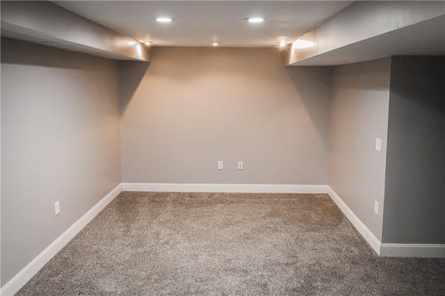989 Blackhawk Rd, Beaver Falls, PA 15010