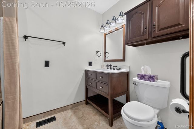 2032 S Trenton Drive, Trenton, MI 48183
