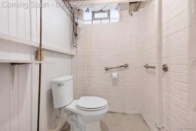 2032 S Trenton Drive, Trenton, MI 48183