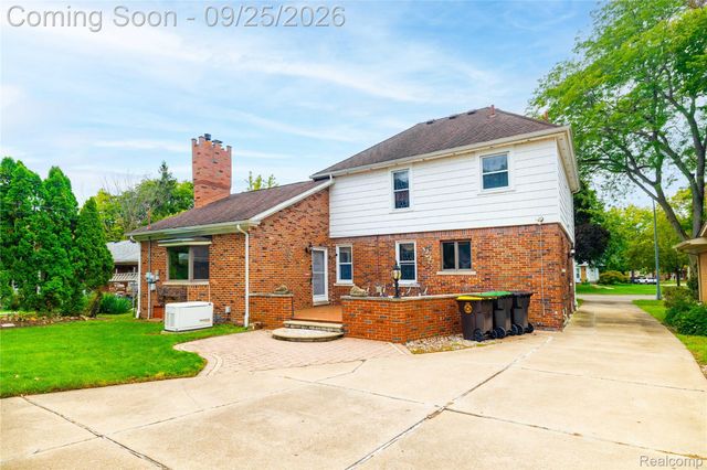 2032 S Trenton Drive, Trenton, MI 48183