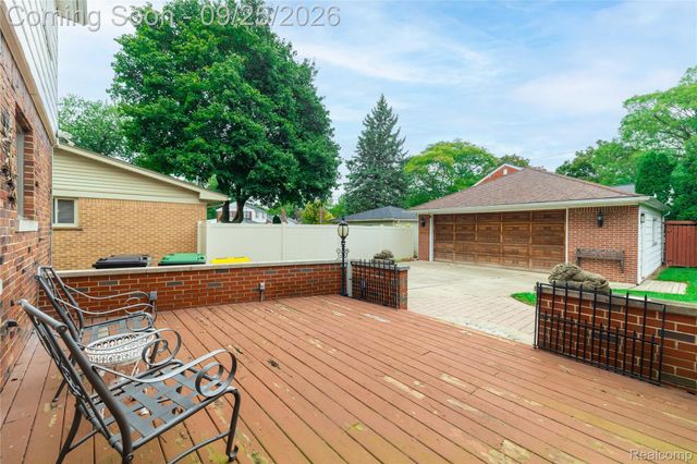 2032 S Trenton Drive, Trenton, MI 48183