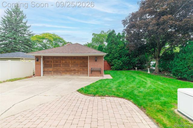 2032 S Trenton Drive, Trenton, MI 48183