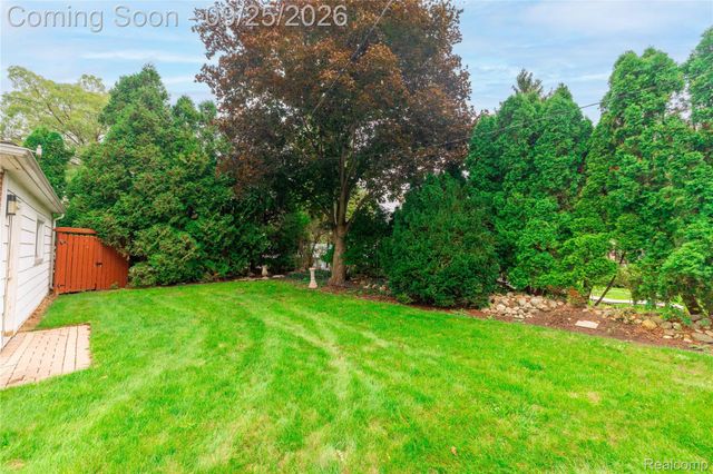 2032 S Trenton Drive, Trenton, MI 48183