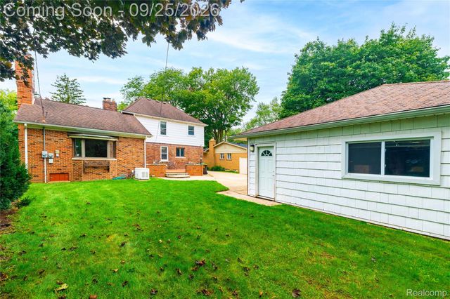 2032 S Trenton Drive, Trenton, MI 48183