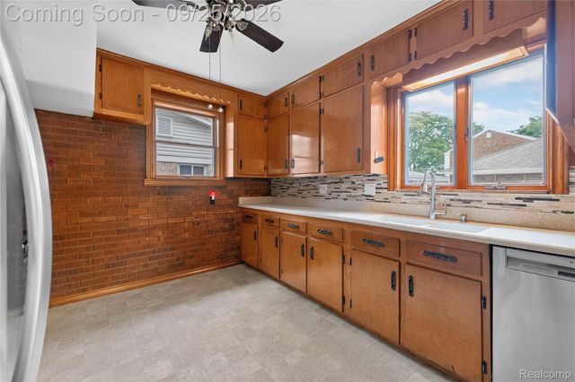 2032 S Trenton Drive, Trenton, MI 48183