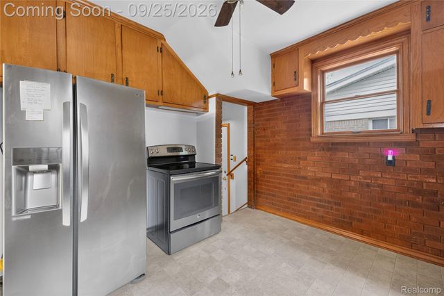 2032 S Trenton Drive, Trenton, MI 48183