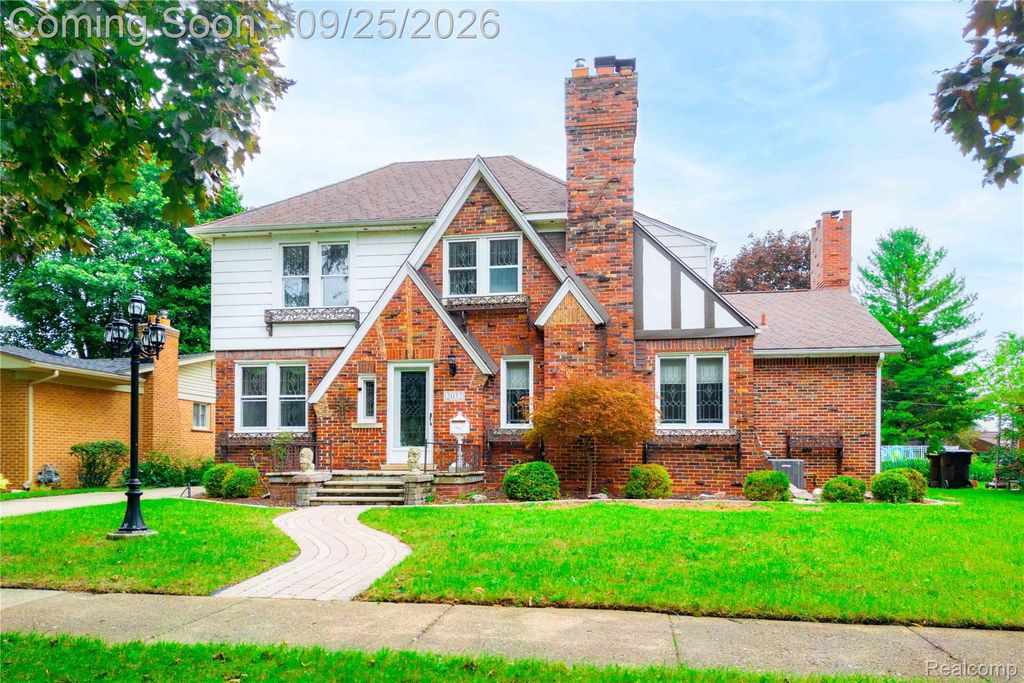 2032 S Trenton Drive, Trenton, MI 48183