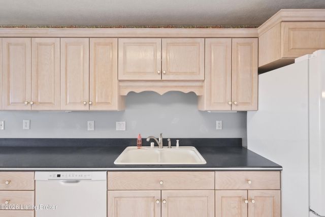 7313 York River Rd, Louisville, KY 40214