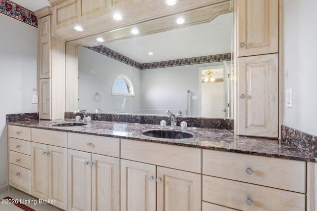 7313 York River Rd, Louisville, KY 40214