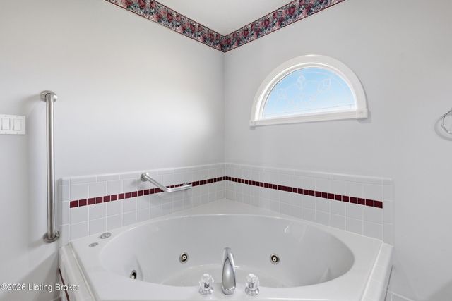 7313 York River Rd, Louisville, KY 40214