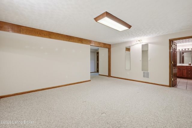 7313 York River Rd, Louisville, KY 40214