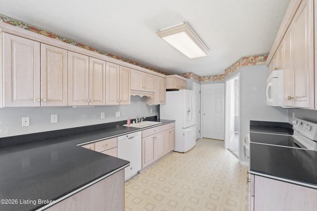 7313 York River Rd, Louisville, KY 40214