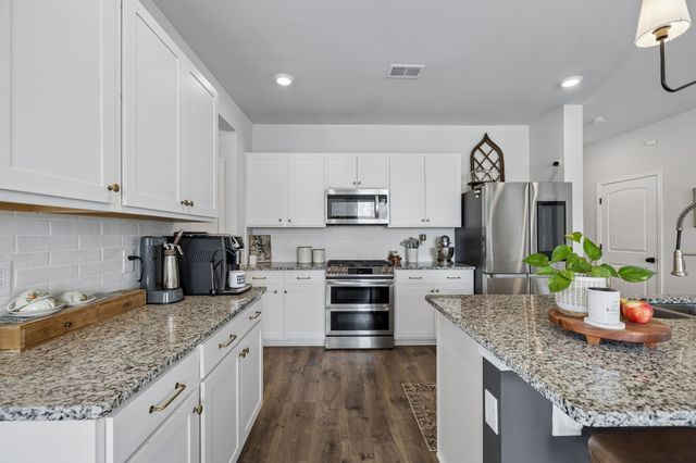 1035 Barry Baker Ln, White House, TN 37188