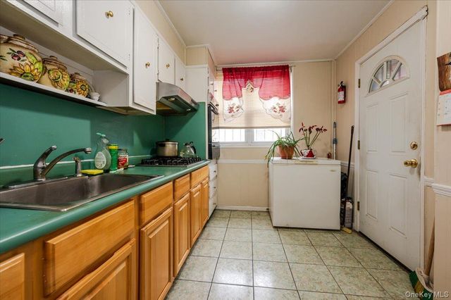 3304 Bouck Avenue, Bronx, NY 10469