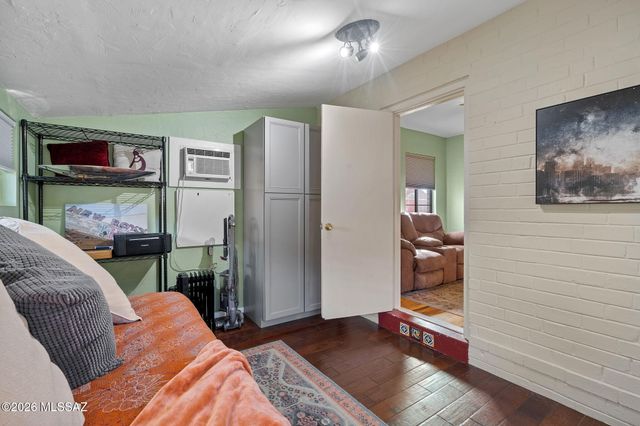 2921 E Waverly Street, Tucson, AZ 85716