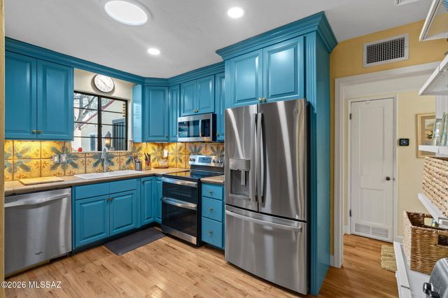 2921 E Waverly Street, Tucson, AZ 85716