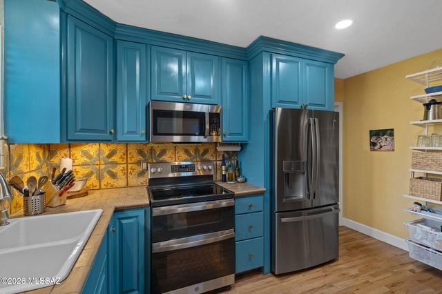 2921 E Waverly Street, Tucson, AZ 85716