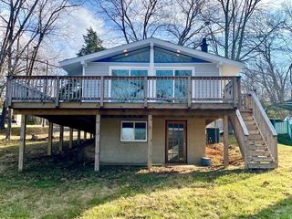 1262 S LAKESHORE DR, Louisa, VA 23093