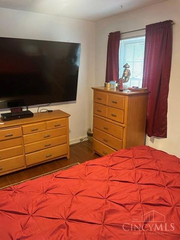 1317 W North Bend Road, Cincinnati, OH 45224
