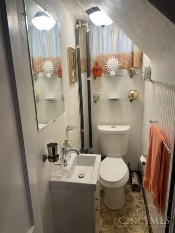 1317 W North Bend Road, Cincinnati, OH 45224