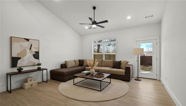 648 Sun Meadows Loop, Centerton, AR 72719
