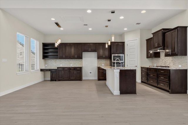 266 Village Oak DR, Austin, TX 78737