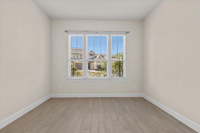 266 Village Oak DR, Austin, TX 78737