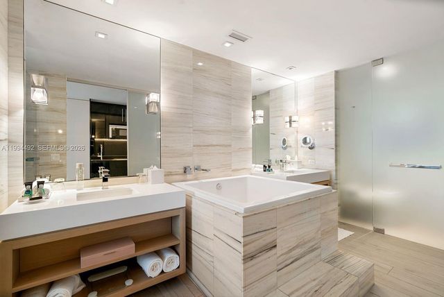 2201 Collins Ave 532, Miami Beach, FL 33139