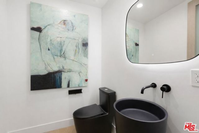 5134 Medina Road, Woodland Hills (los Angeles), CA 91364