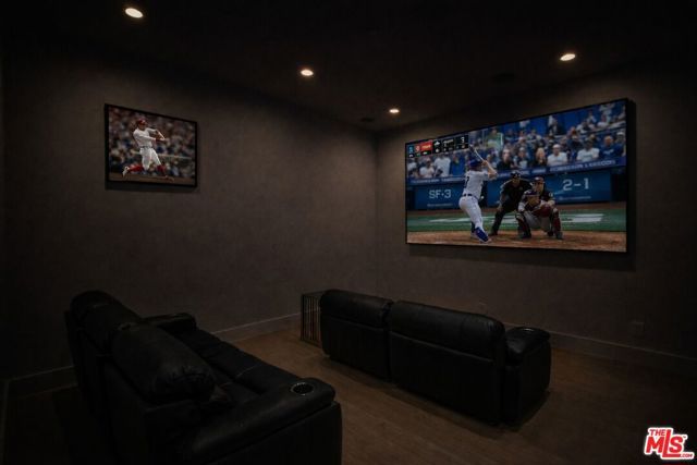 5134 Medina Road, Woodland Hills (los Angeles), CA 91364