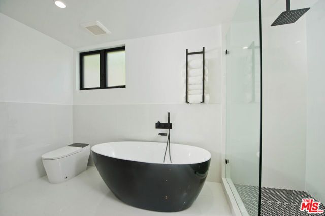 5134 Medina Road, Woodland Hills (los Angeles), CA 91364