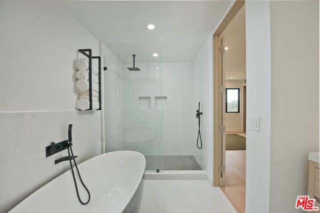 5134 Medina Road, Woodland Hills (los Angeles), CA 91364