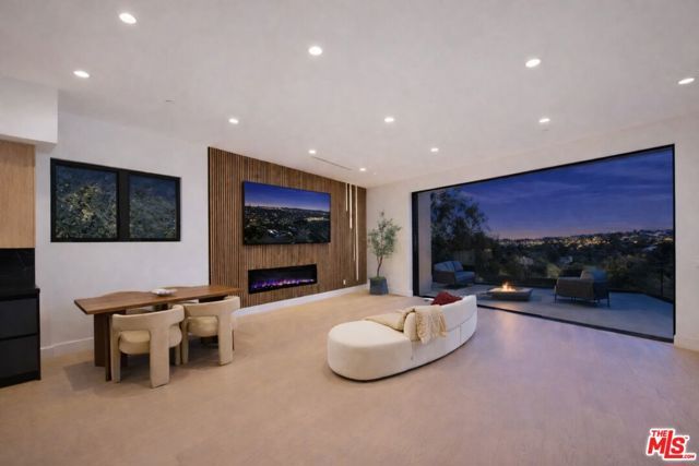 5134 Medina Road, Woodland Hills (los Angeles), CA 91364