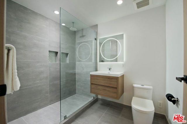 5134 Medina Road, Woodland Hills (los Angeles), CA 91364