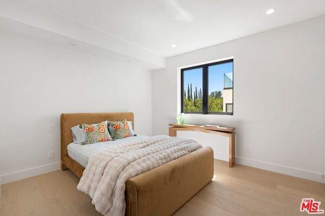 5134 Medina Road, Woodland Hills (los Angeles), CA 91364