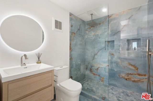 5134 Medina Road, Woodland Hills (los Angeles), CA 91364