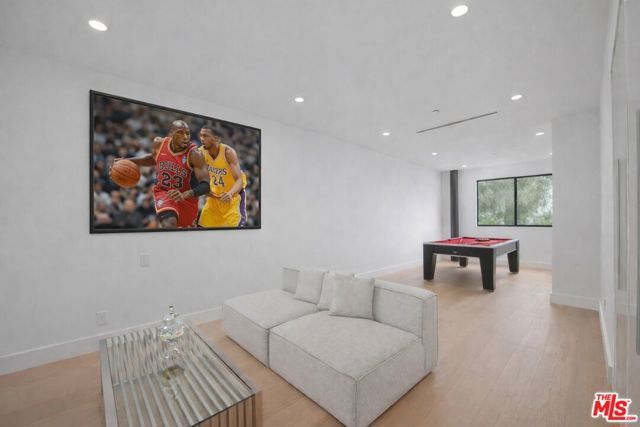 5134 Medina Road, Woodland Hills (los Angeles), CA 91364