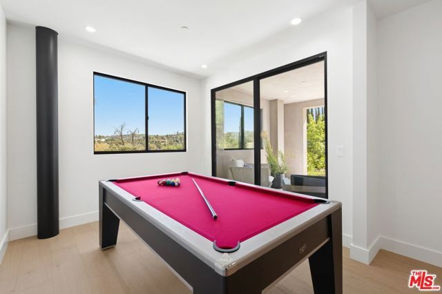 5134 Medina Road, Woodland Hills (los Angeles), CA 91364