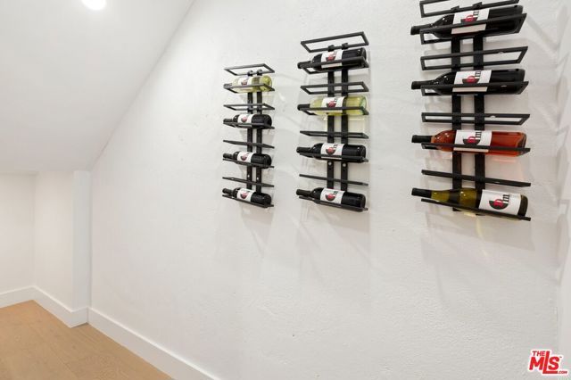 5134 Medina Road, Woodland Hills (los Angeles), CA 91364